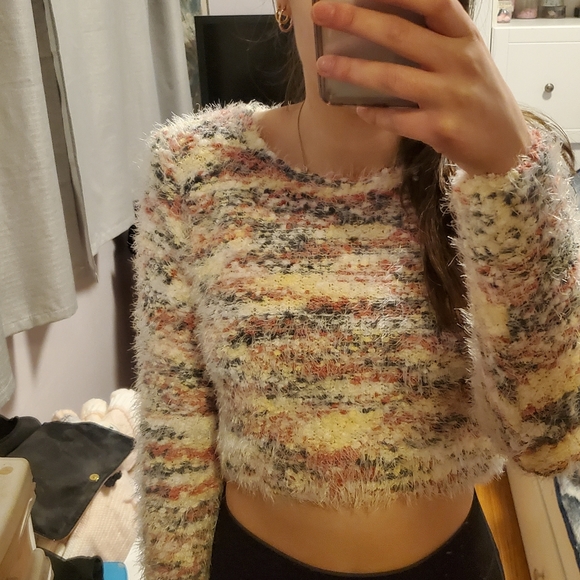 Round neck crop knit sweater - Picture 5 of 5